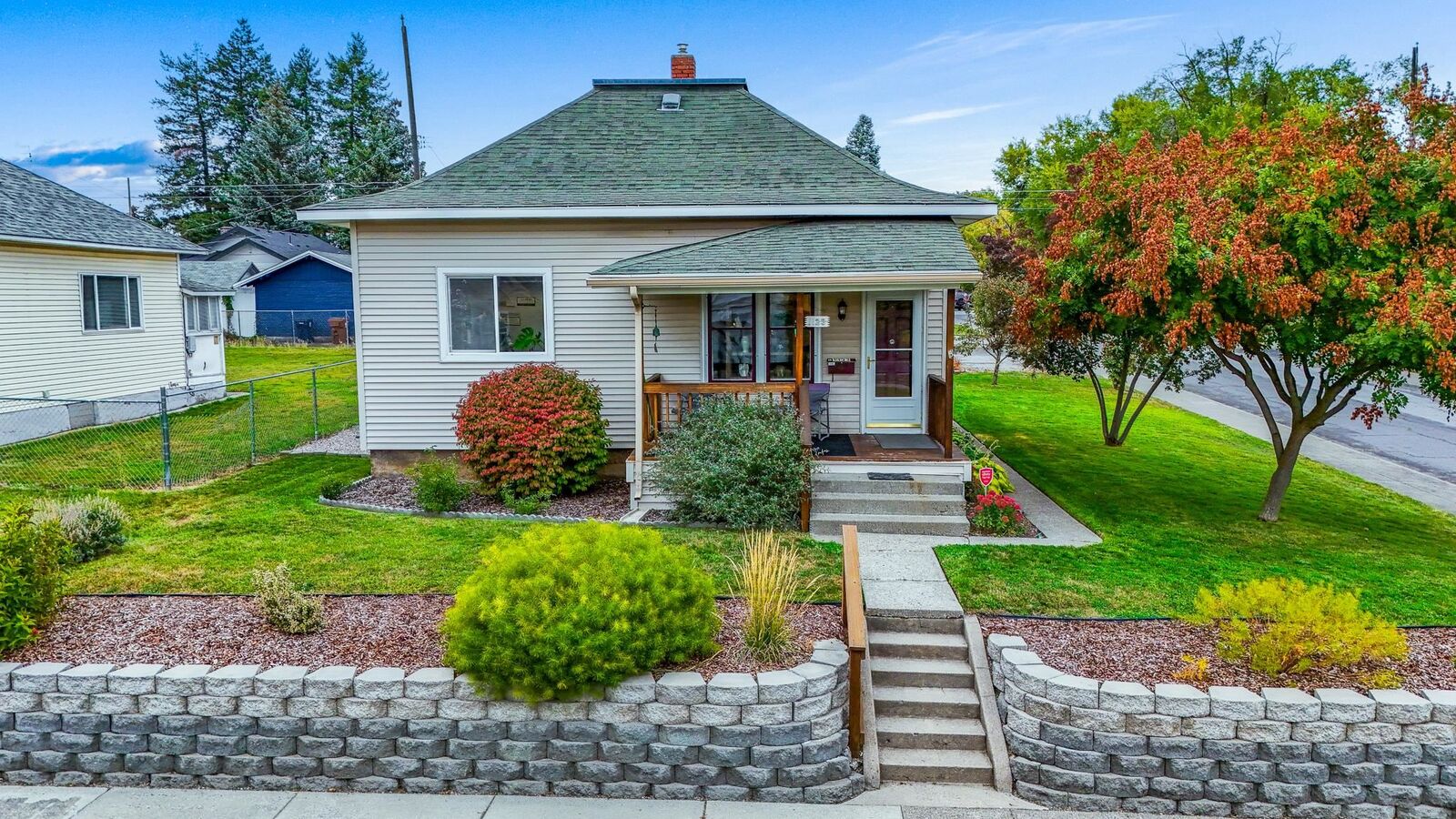 Property Photo:  1123 E Ermina Ave  WA 99207 