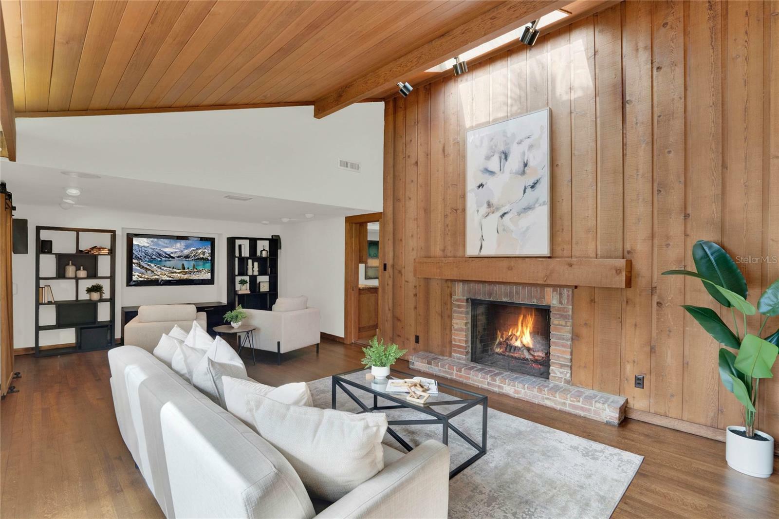 Property Photo: 413 Balmoral Rd FL 32789