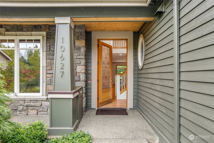 Property Photo:  10627 NE 55  WA 98033 