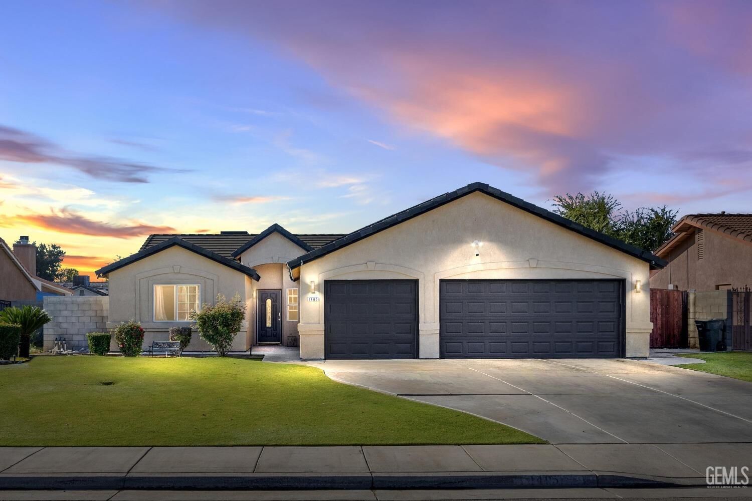 Property Photo:  1405 Badger Pass Avenue  CA 93307 