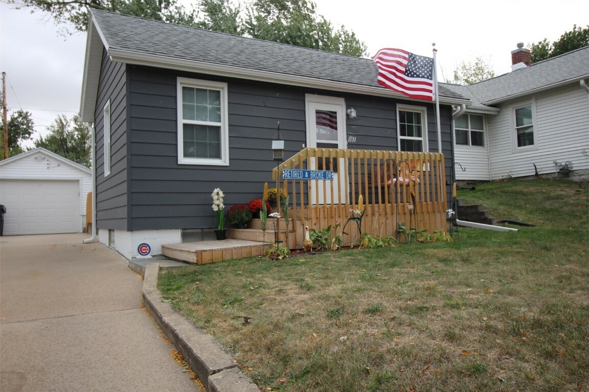 Property Photo: 1131 20th Avenue SW IA 52404