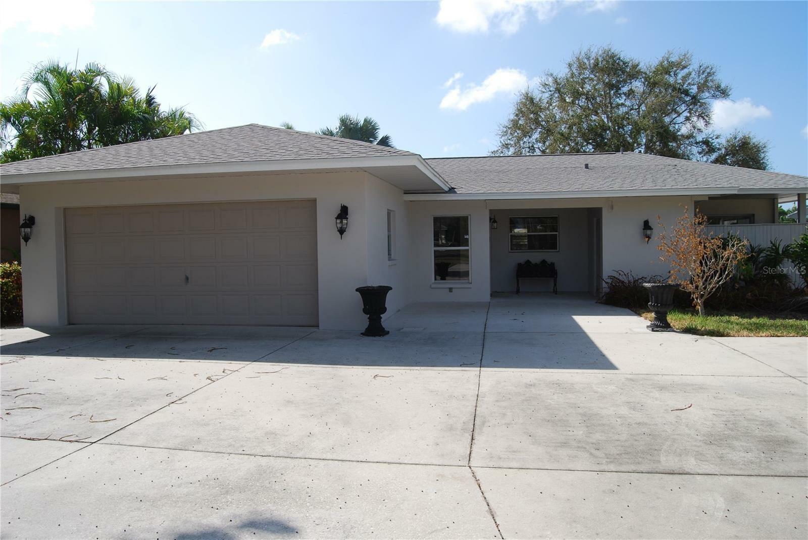Property Photo: 3 Treasure Lane FL 33706