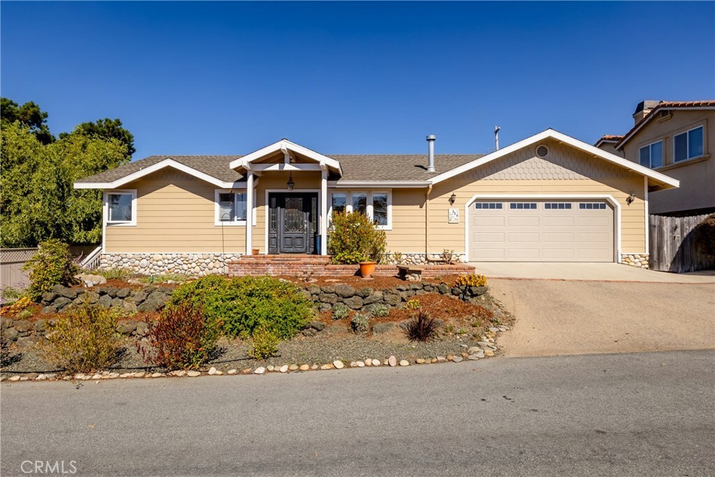 Property Photo:  545 Lancaster Street  CA 93428 