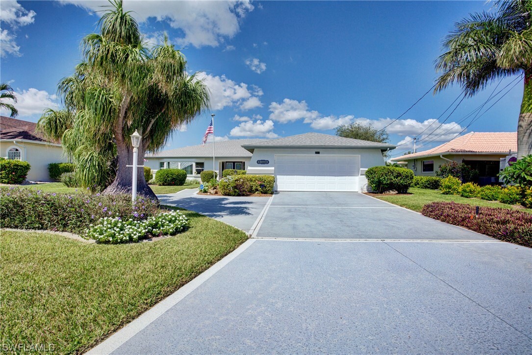 Property Photo: 2213 SE 32nd Terrace FL 33904
