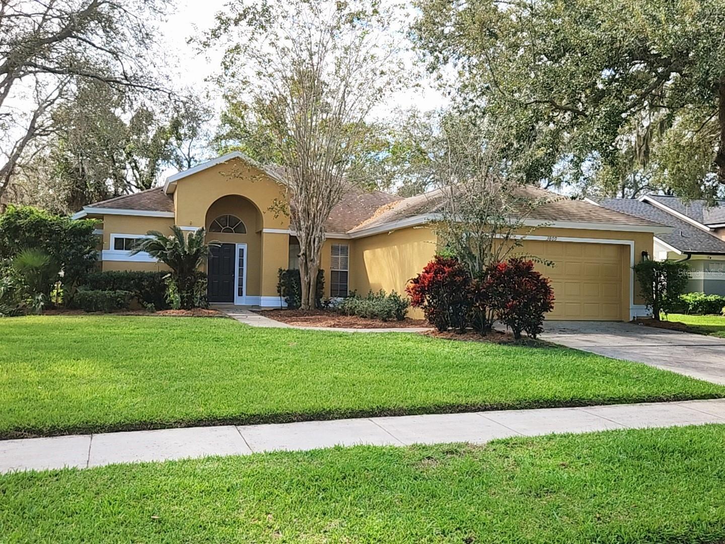 Property Photo:  3809 Howell Bend Court  FL 32765 