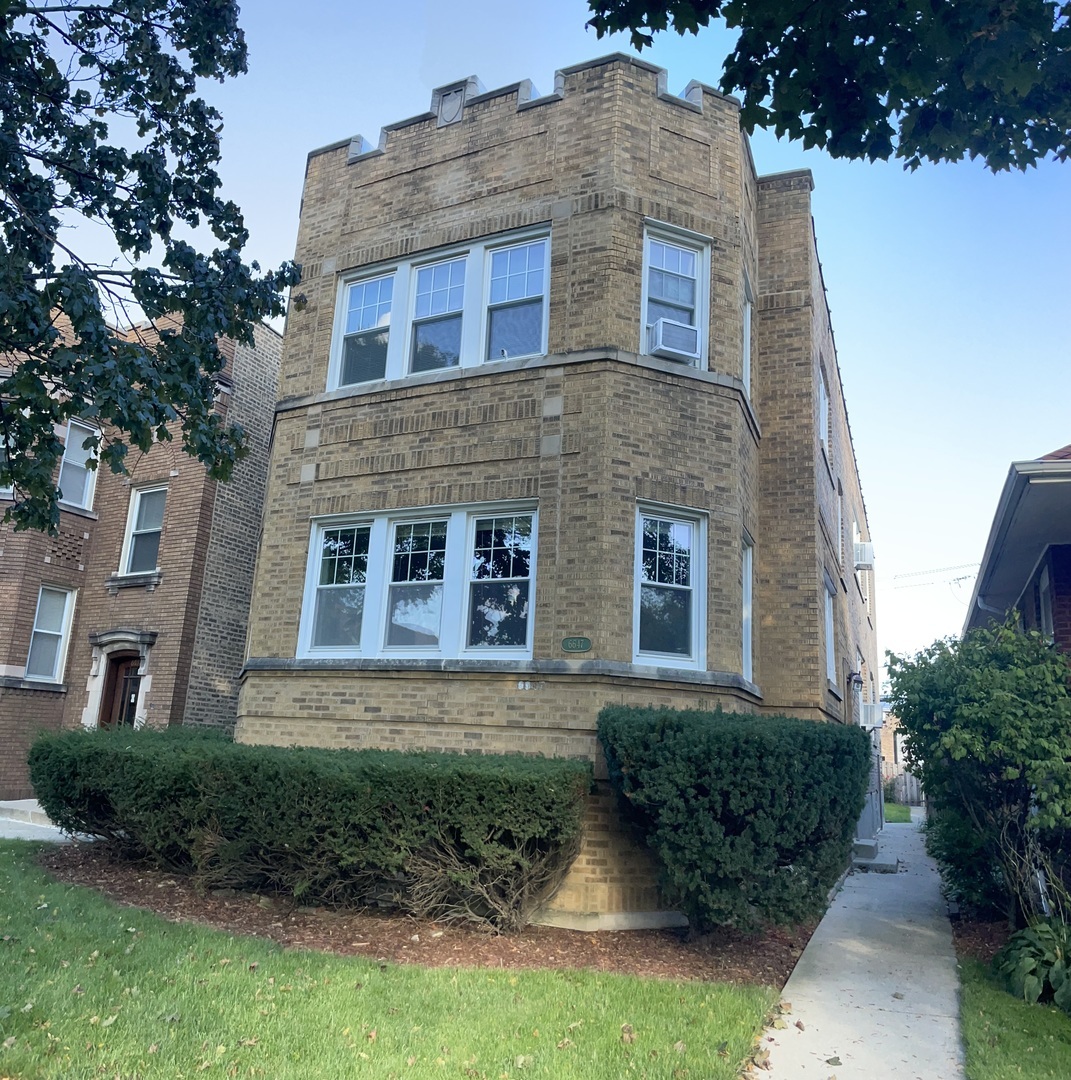 Property Photo: 6647 N Artesian Avenue IL 60645