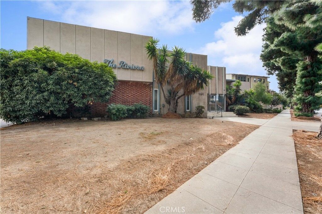Property Photo: 11827 Beverly Boulevard 15 CA 90601