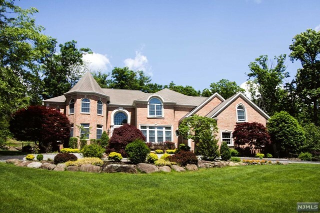 Property Photo:  212 Forest Ridge Court  NJ 07417 