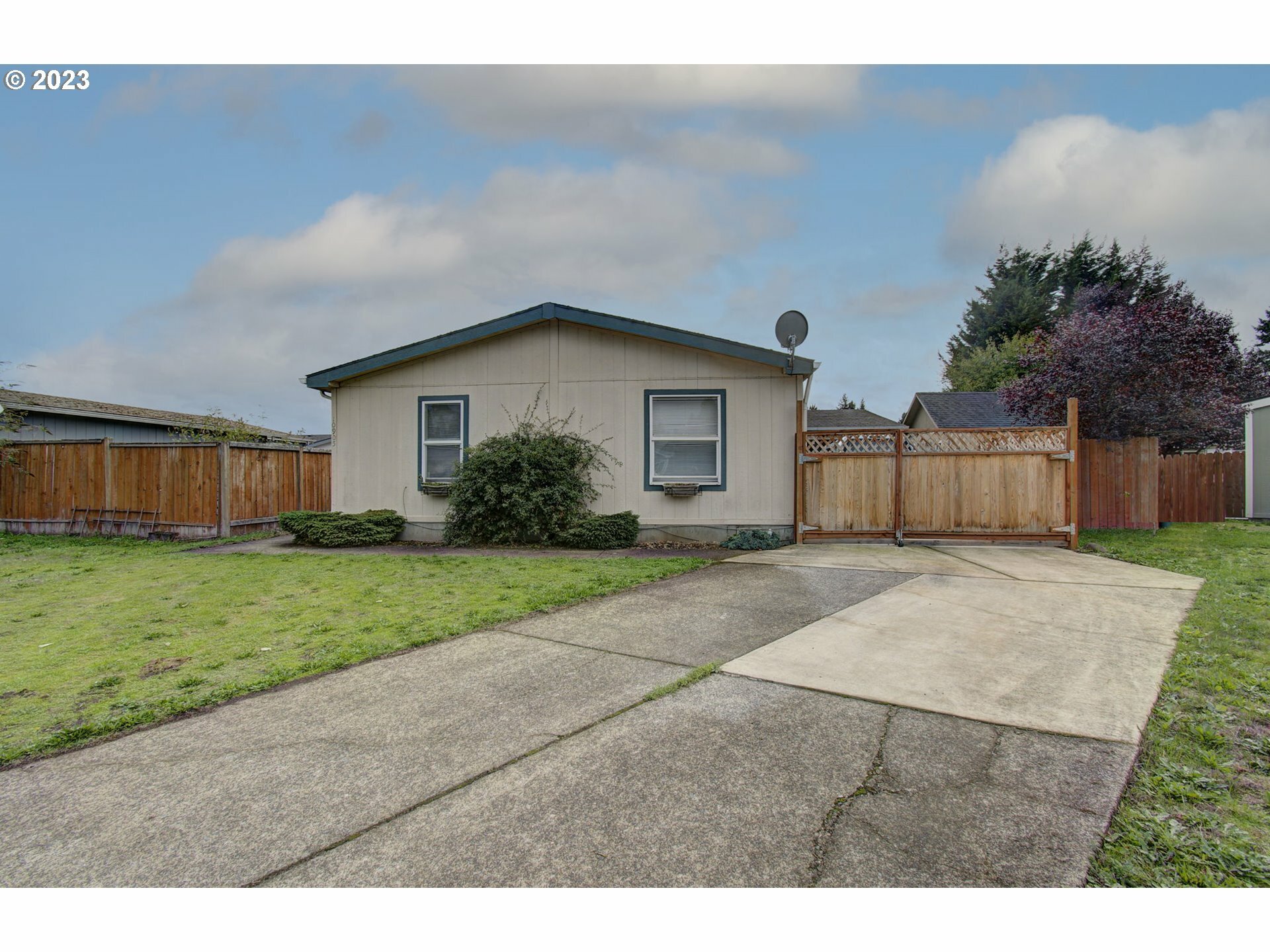 Property Photo: 10905 NE 69th St 7 WA 98662