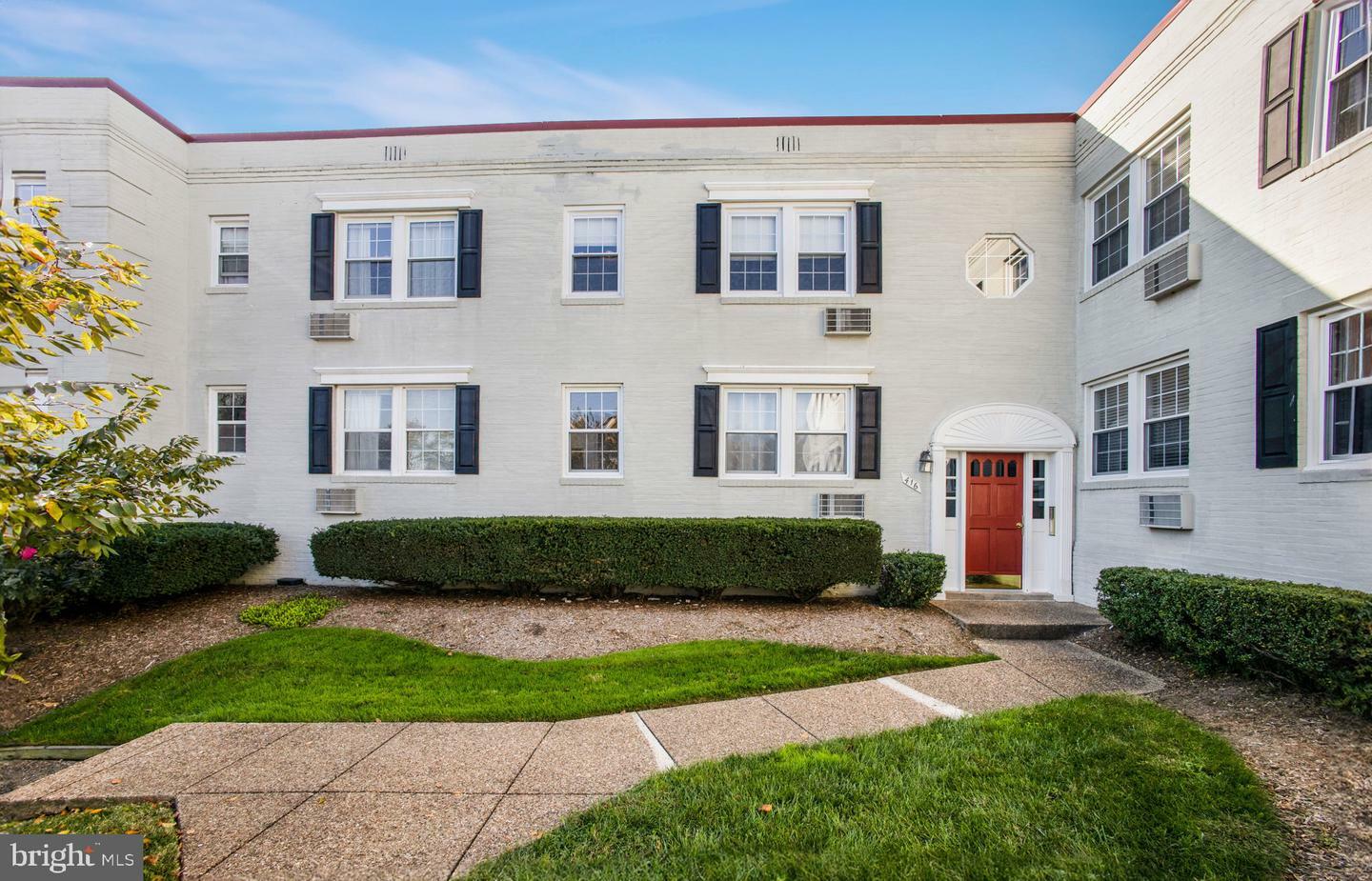 Property Photo:  416 Bashford Lane 102  VA 22314 
