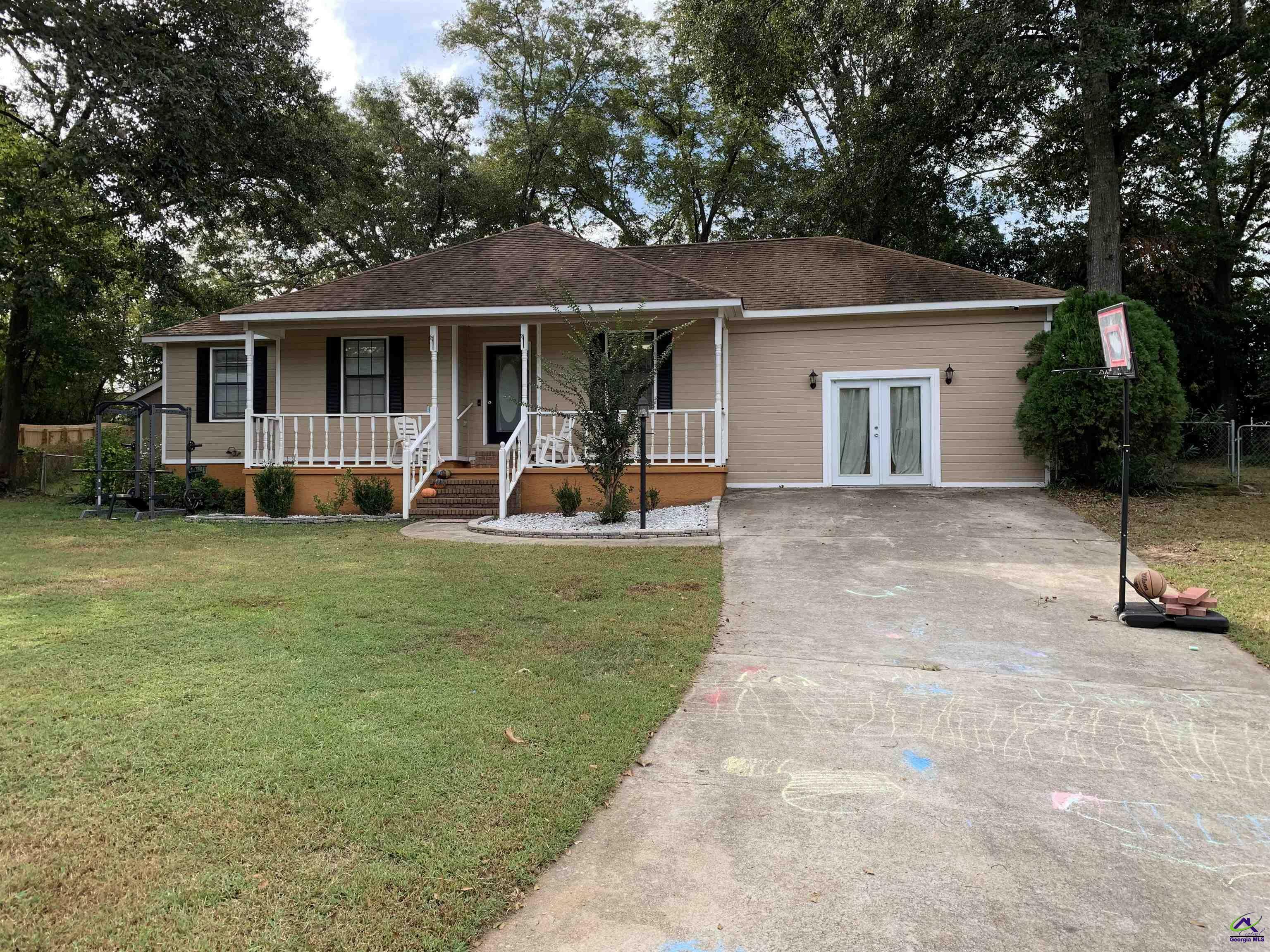 Property Photo: 104 Raina Court GA 31005