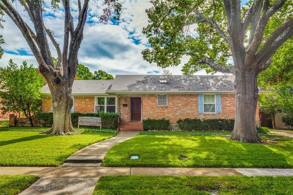 Property Photo: 940 Blue Lake Circle TX 75080