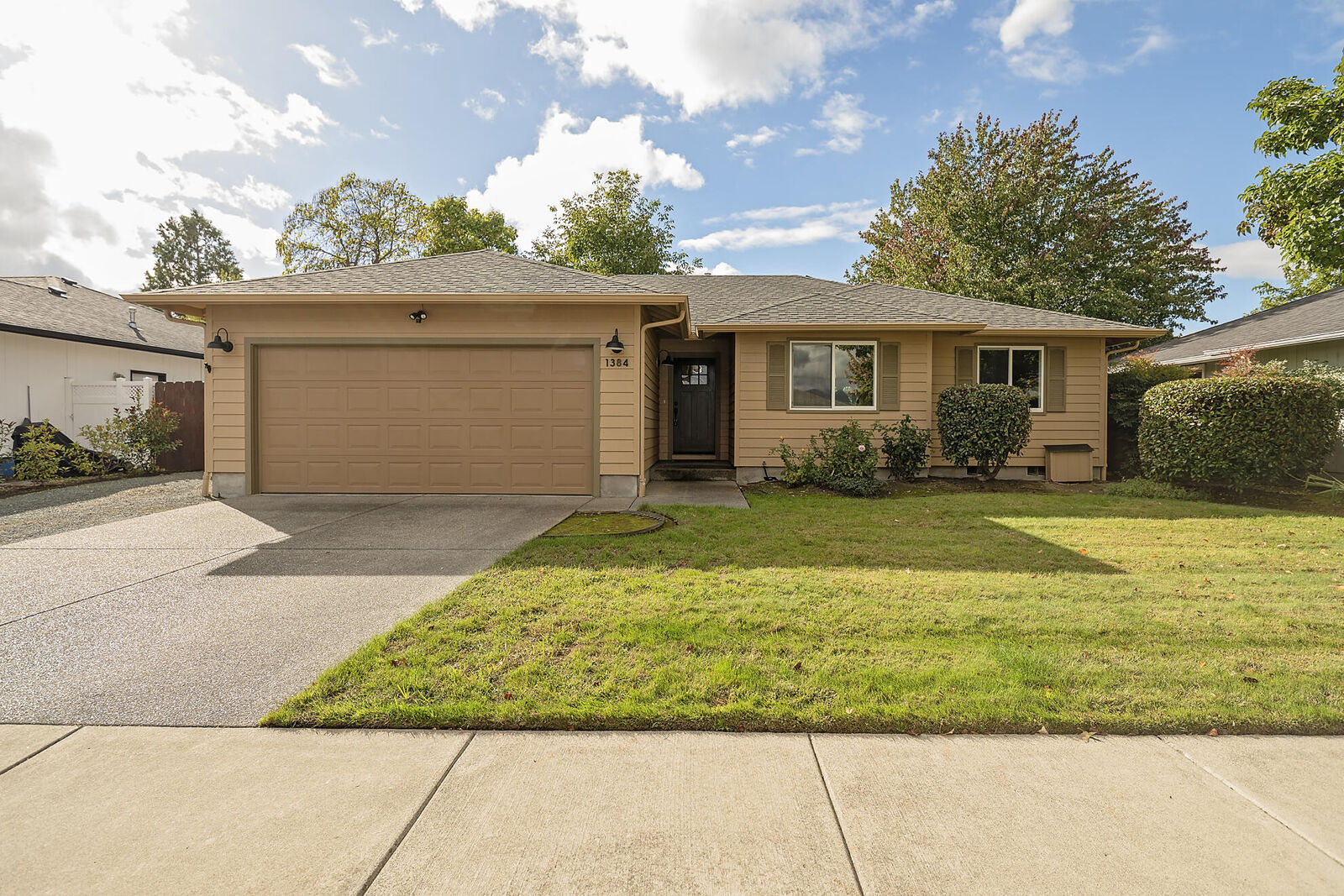 Property Photo:  1384 Abby Lane  OR 97527 