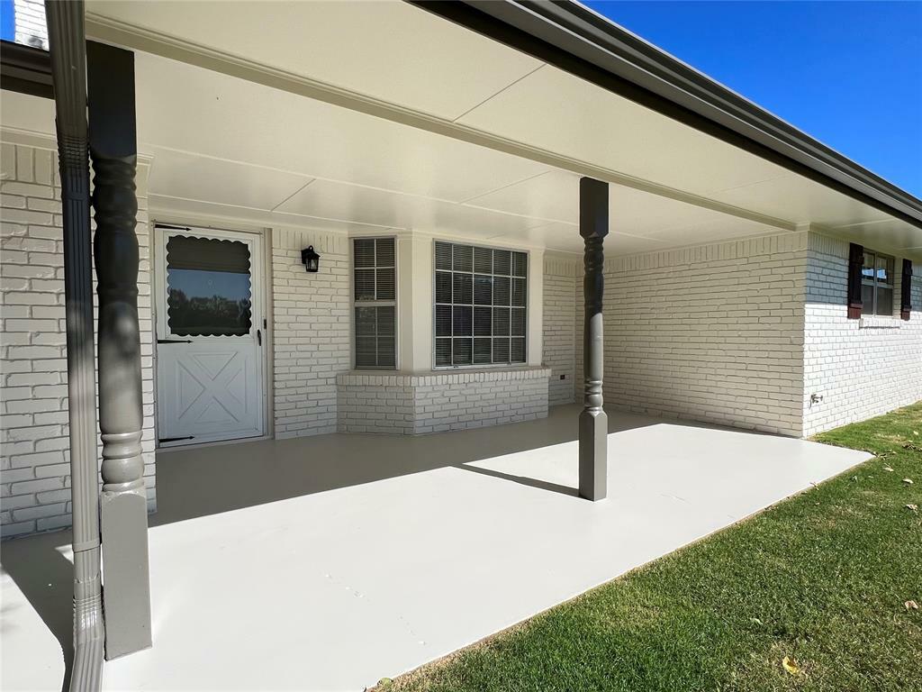 Property Photo: 1212 E Bradley Street OK 74804