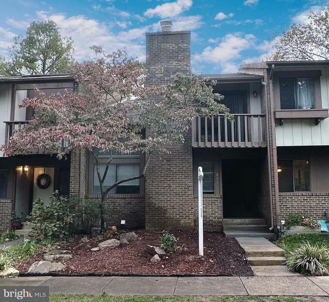 Property Photo: 8576 Gwynedd Way VA 22153