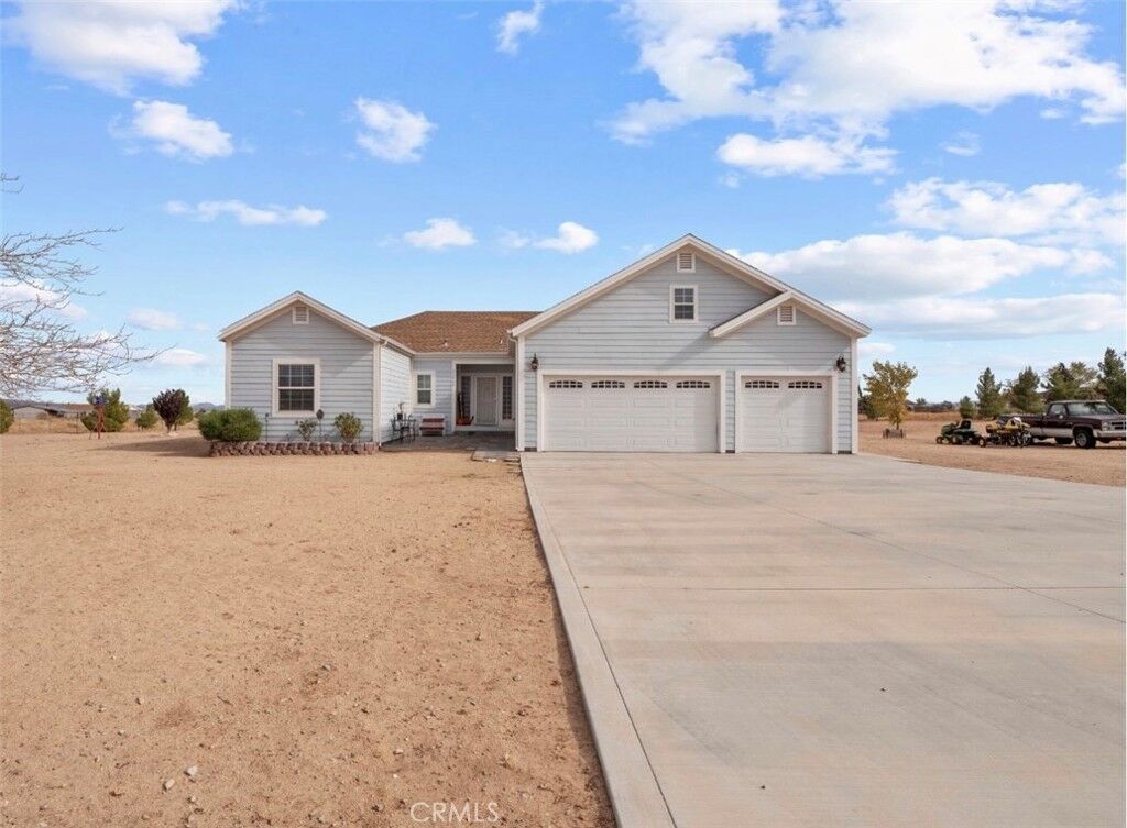 Property Photo:  49640 252nd Street W  CA 93536 