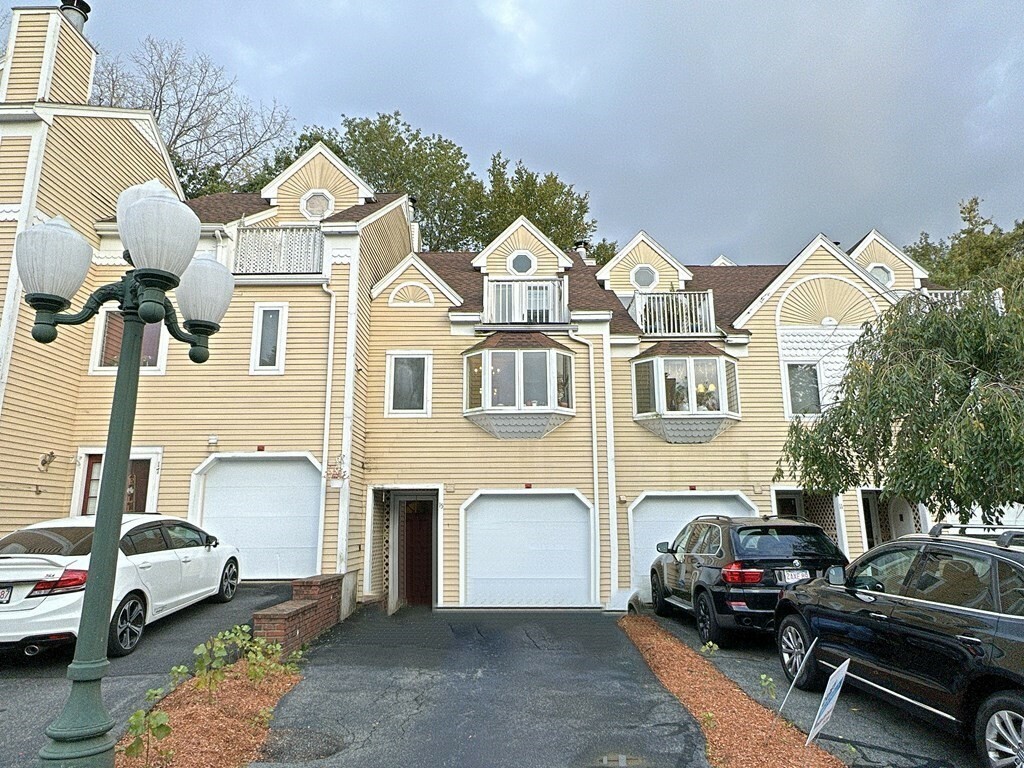 Property Photo:  15 Village Ct 15  MA 02148 