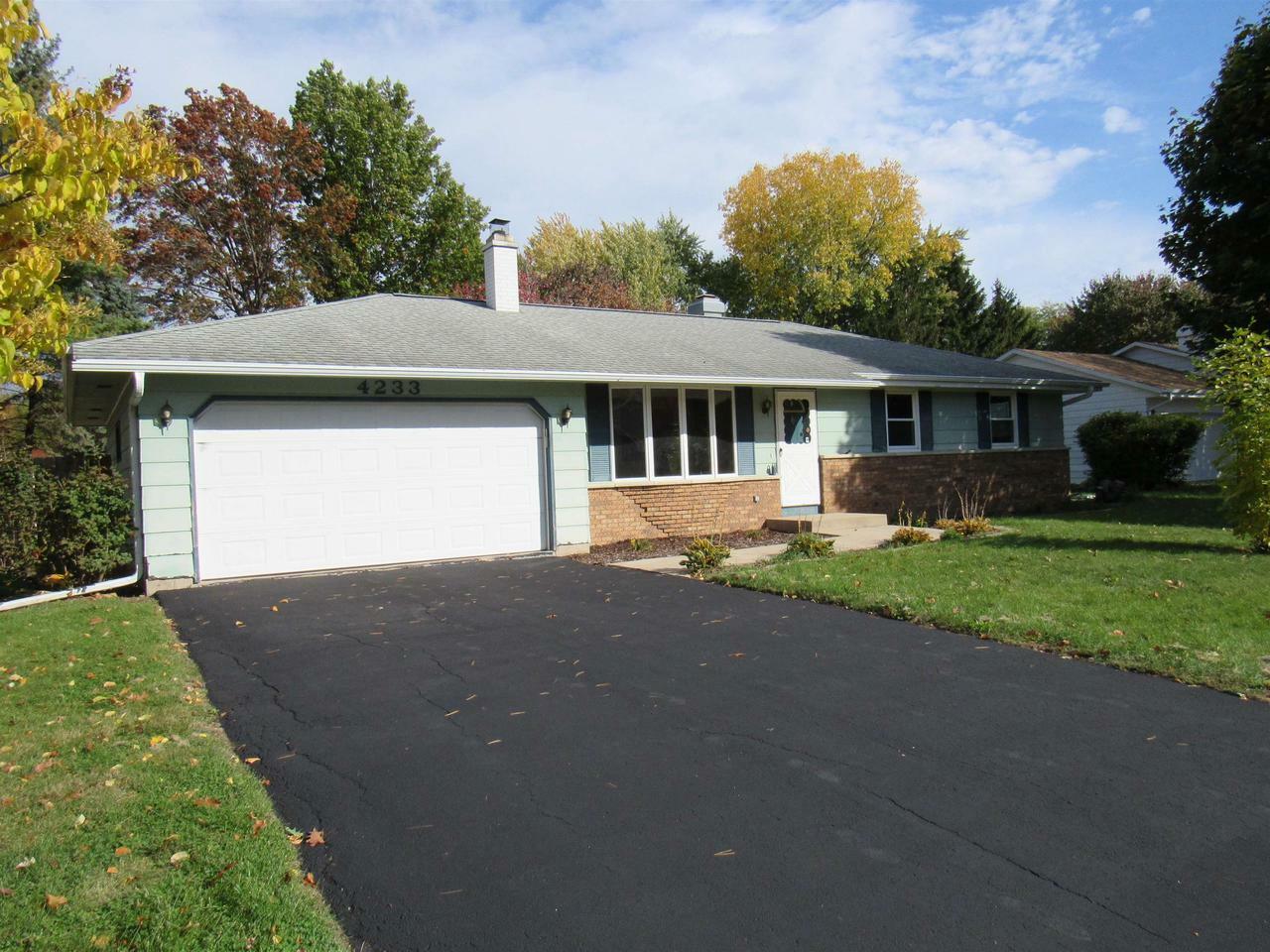 Property Photo:  4233 Chadswyck Drive  WI 53546 