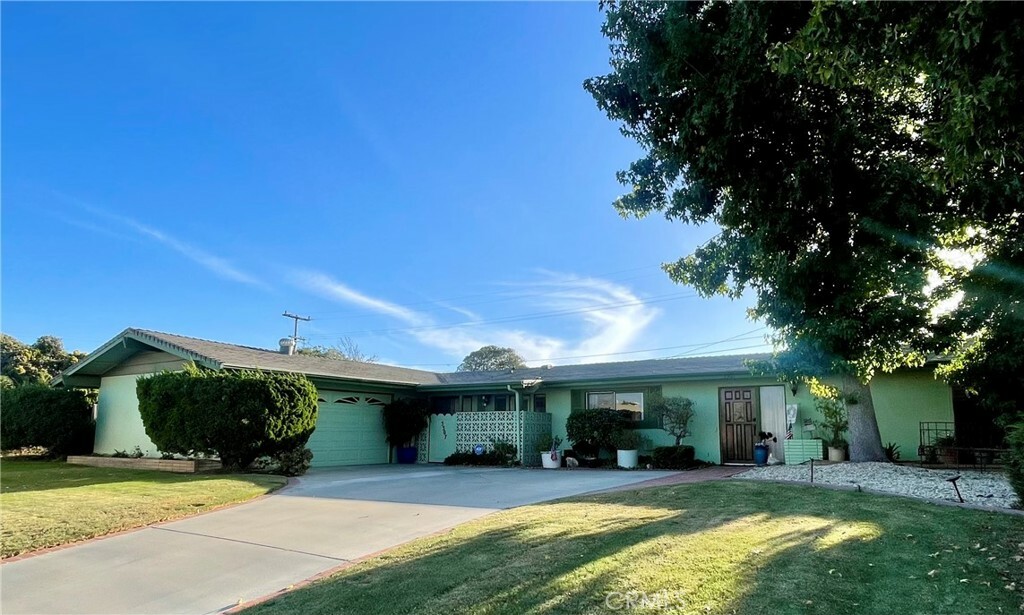 Property Photo:  3307 Fair Oaks Drive  CA 93455 