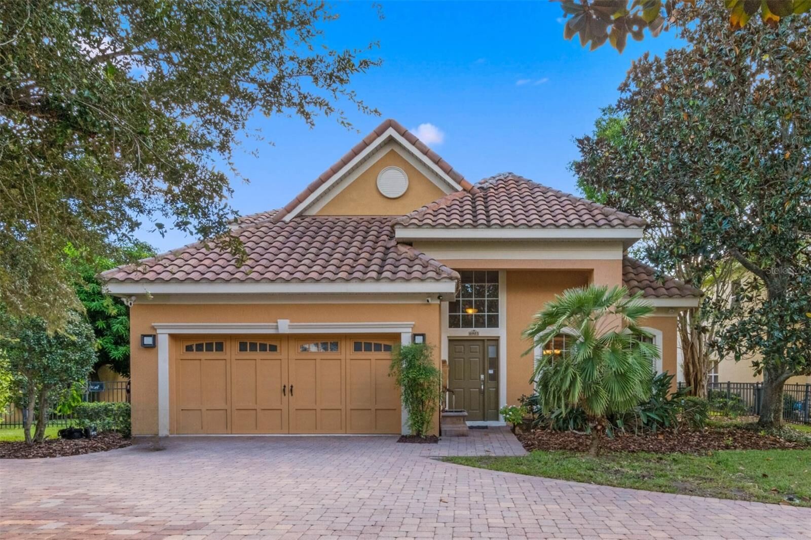Property Photo: 6903 Brescia Way FL 32819
