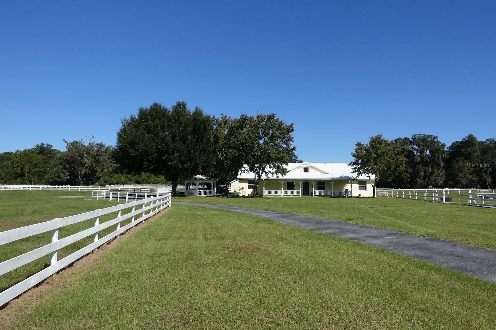 Property Photo:  4909 SE 145th Street  FL 34491 