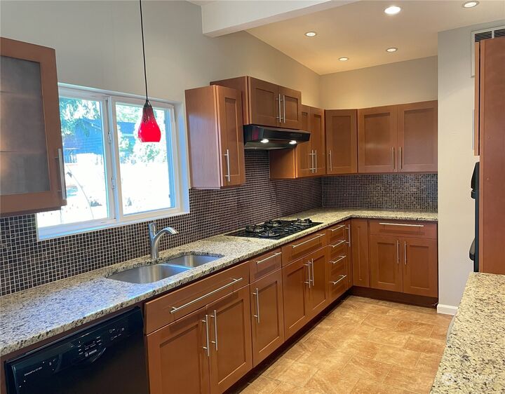 Property Photo: 20043 96th Avenue NE WA 98011