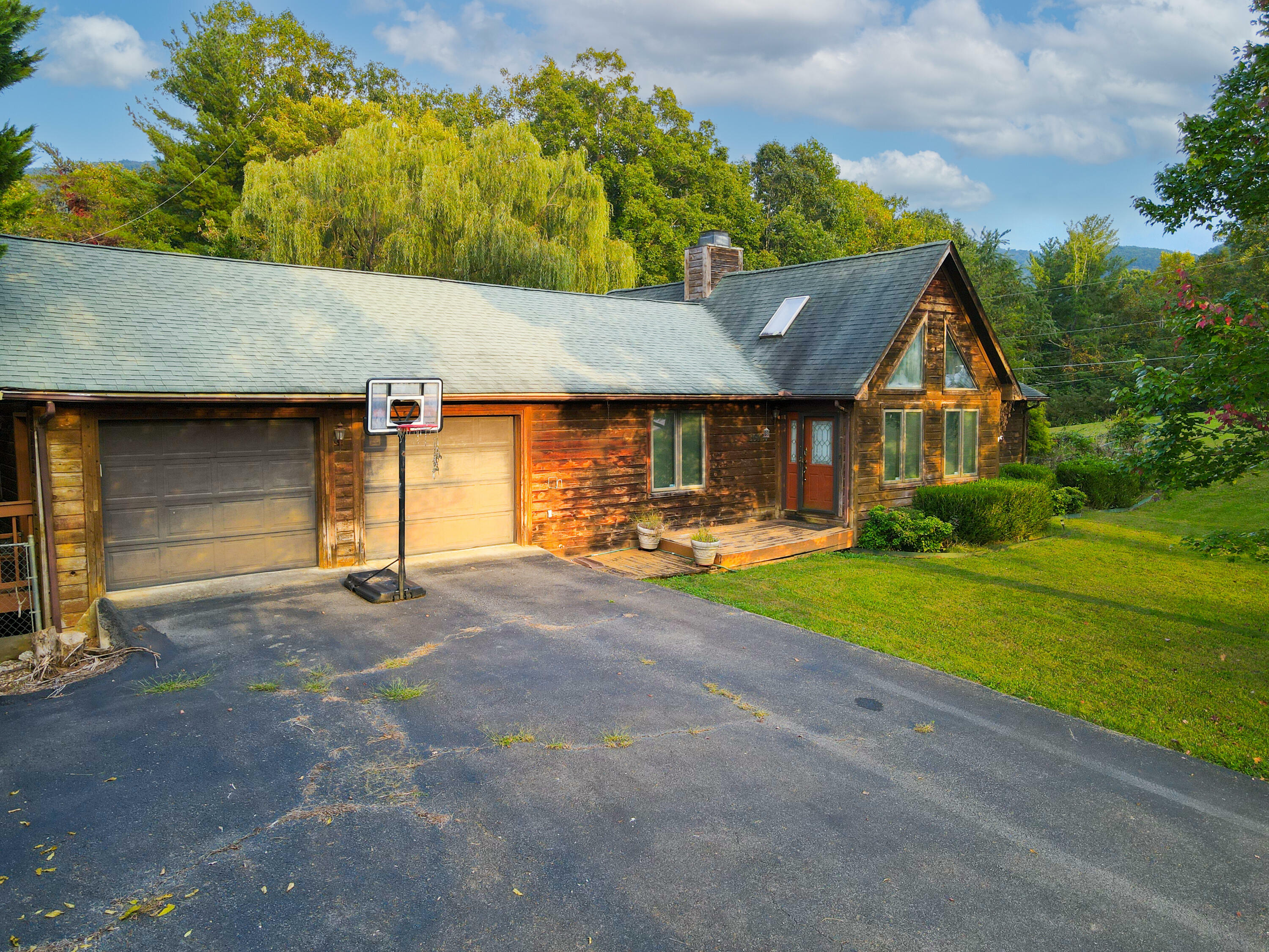 Property Photo: 3912 Whippoorwill Ln VA 24153