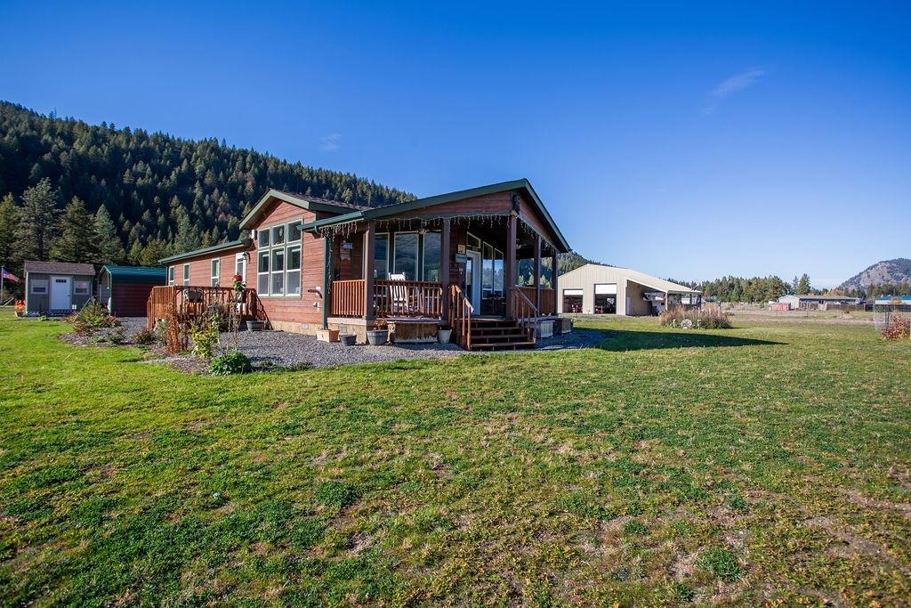 Property Photo:  657 H Williams Lake Rd  WA 99114 