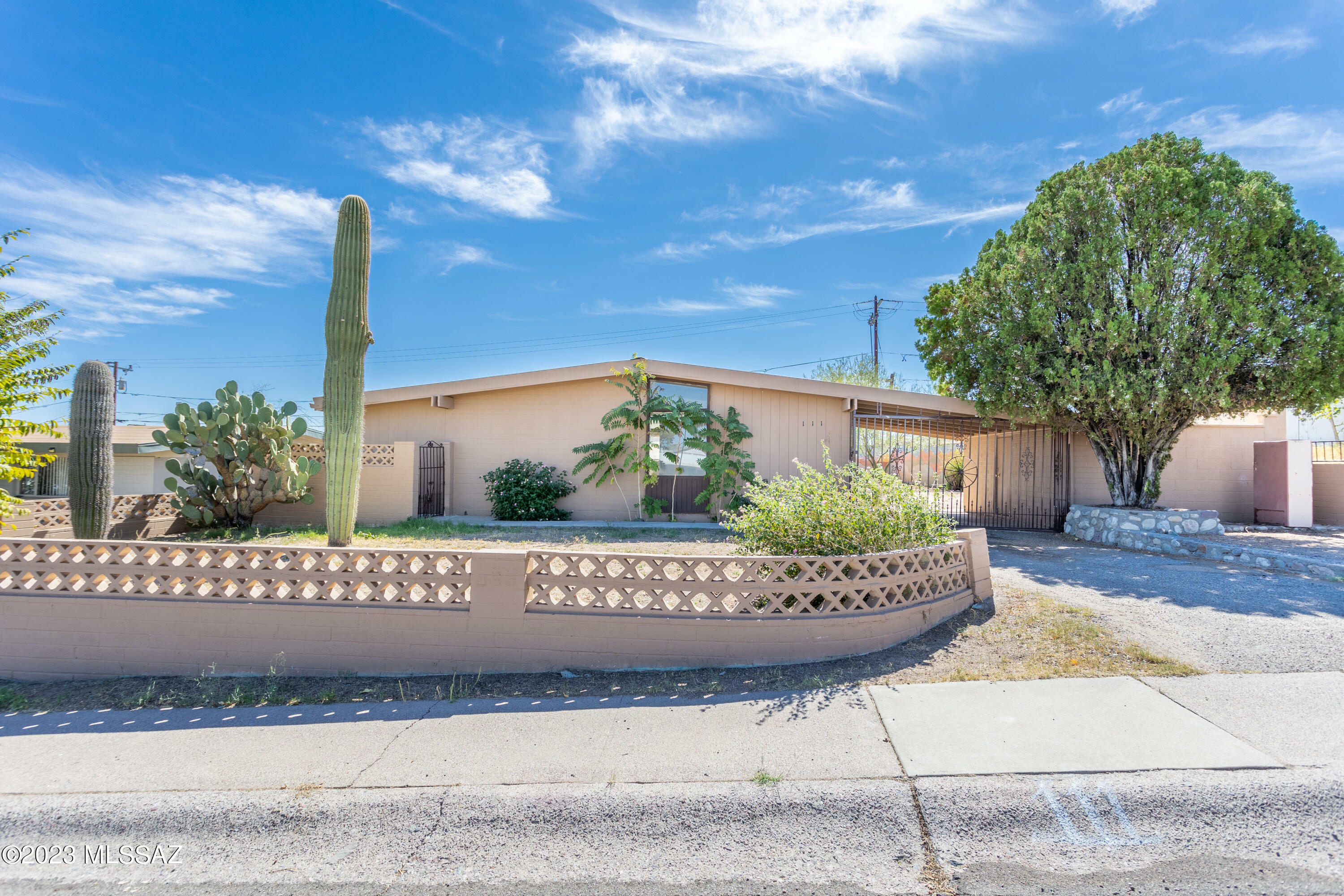 Property Photo:  111 W 4th Avenue  AZ 85631 