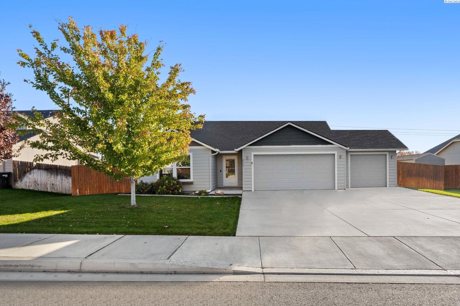 Property Photo:  5919 Beechwood St  WA 99353 