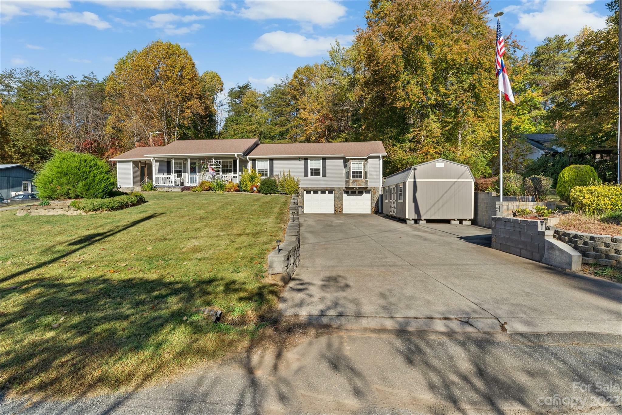 Property Photo: 236 Noblitt Road NC 28752