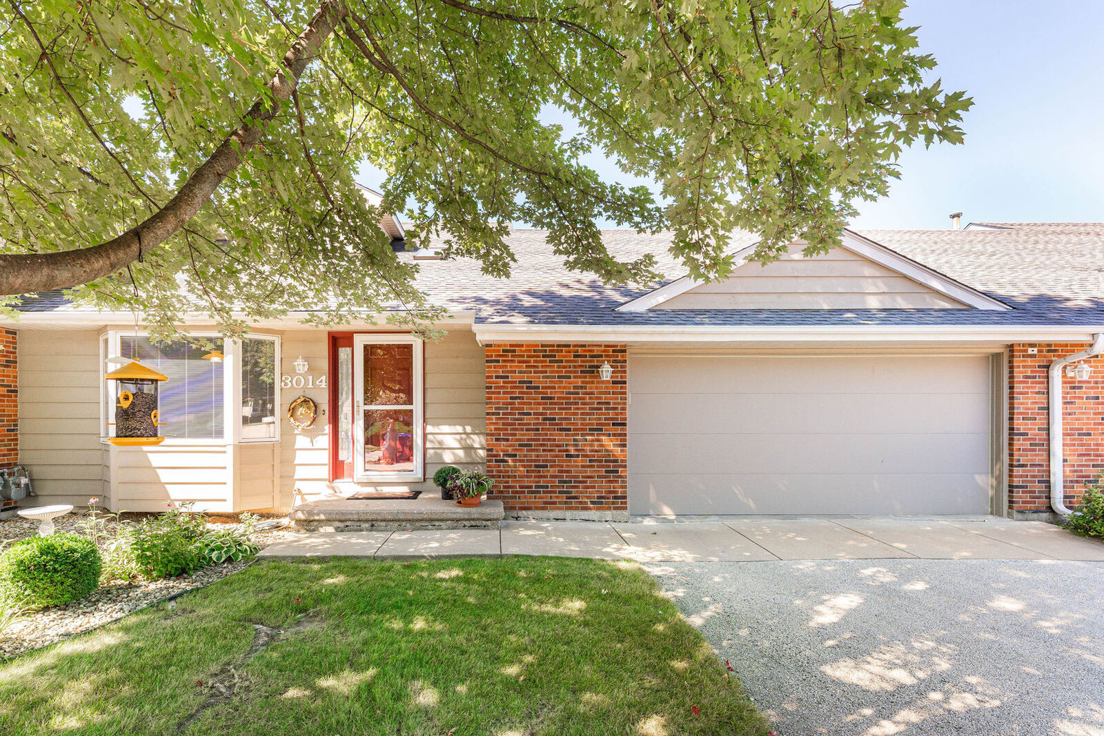 Property Photo:  3014 Fairway Oaks Drive 3014  IL 60115 