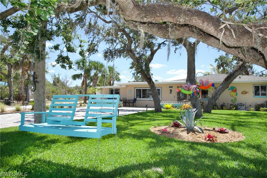 Property Photo:  206 Connecticut Street  FL 33931 