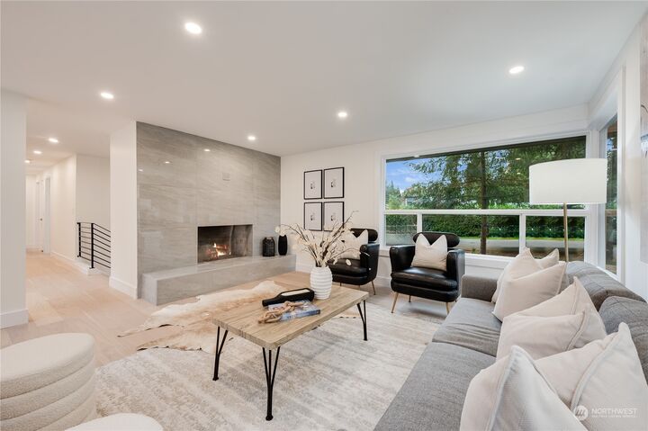 Property Photo:  2307 N 180th Street  WA 98133 