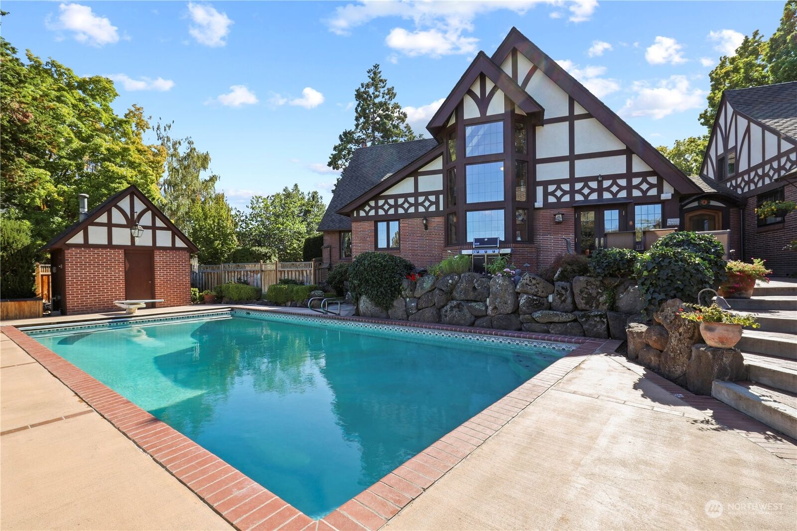 Property Photo:  6 Gilbert Drive  WA 98902 
