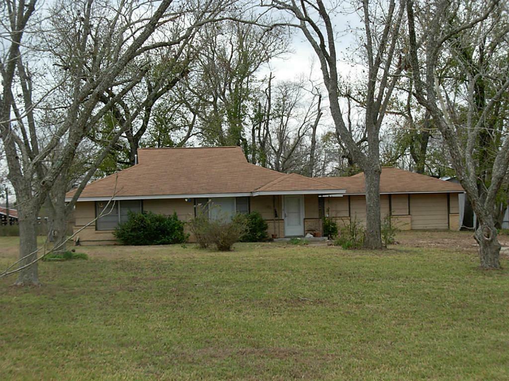 Property Photo: 208 Sam Parker Road TX 77335
