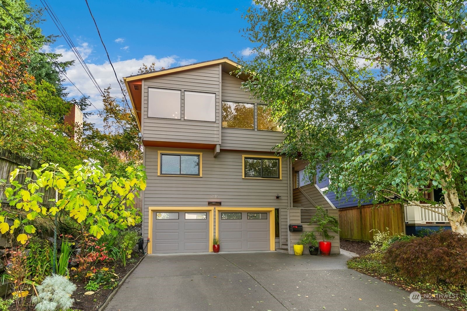 Property Photo: 2616 31st Avenue W WA 98199