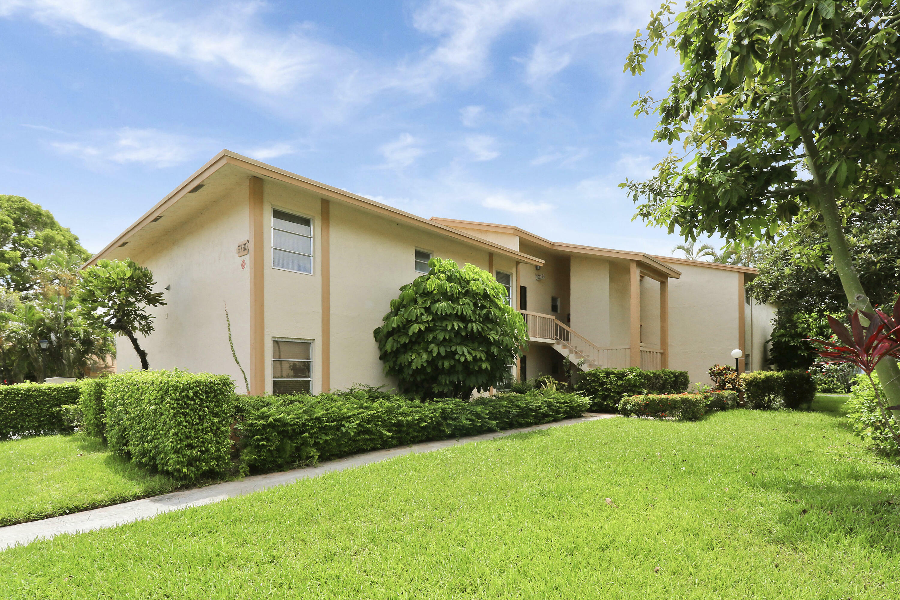 Property Photo:  5790 Princess Palm Court D  FL 33484 