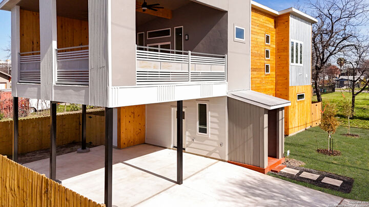 Property Photo: 511 Sharer St TX 78208