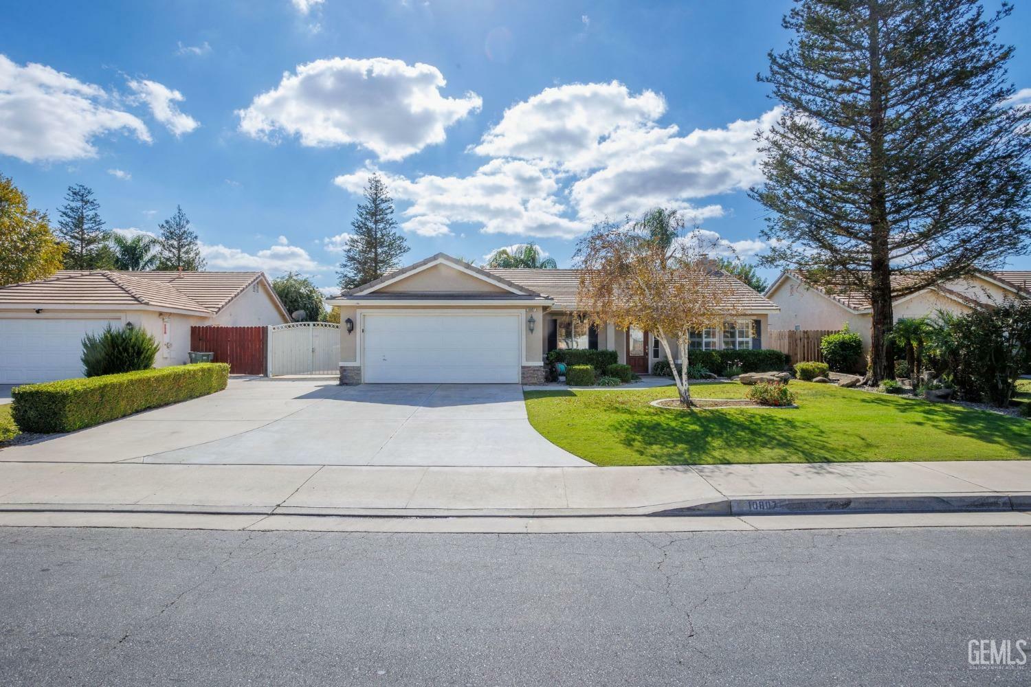 Property Photo:  10807 Polo Drive  CA 93312 