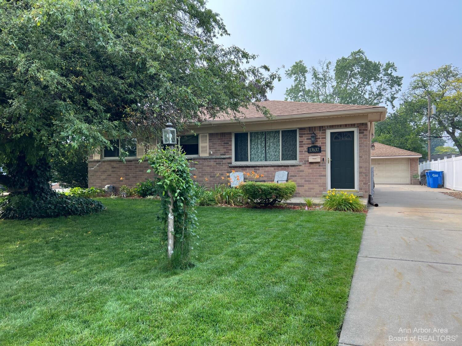 Property Photo: 13637 Racine Court MI 48088