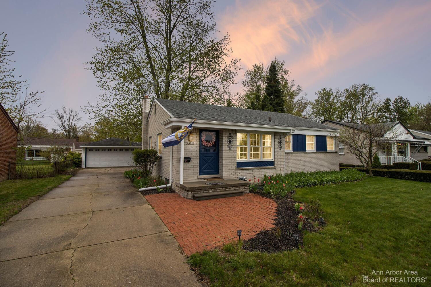 Property Photo: 29929 Orangelawn MI 48150