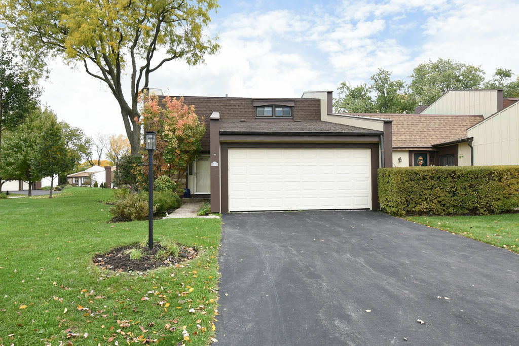 Property Photo:  2 Tanglewood Court  IL 60525 