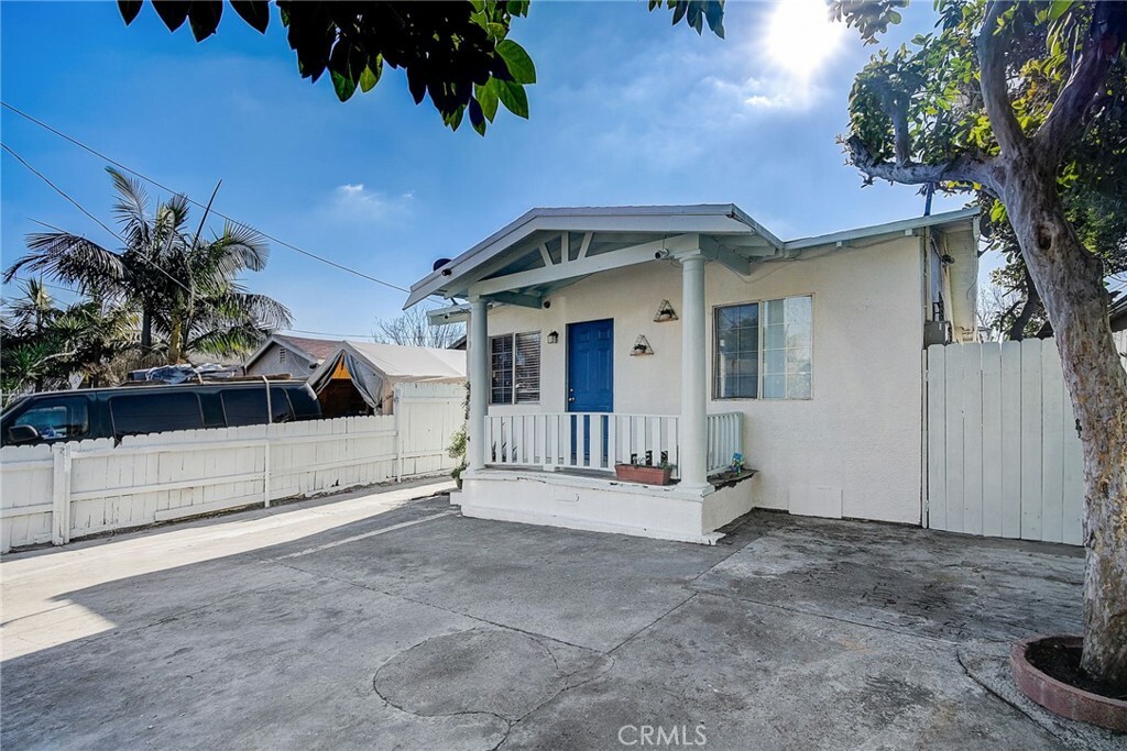 Property Photo:  1804 E 109th Street  CA 90059 