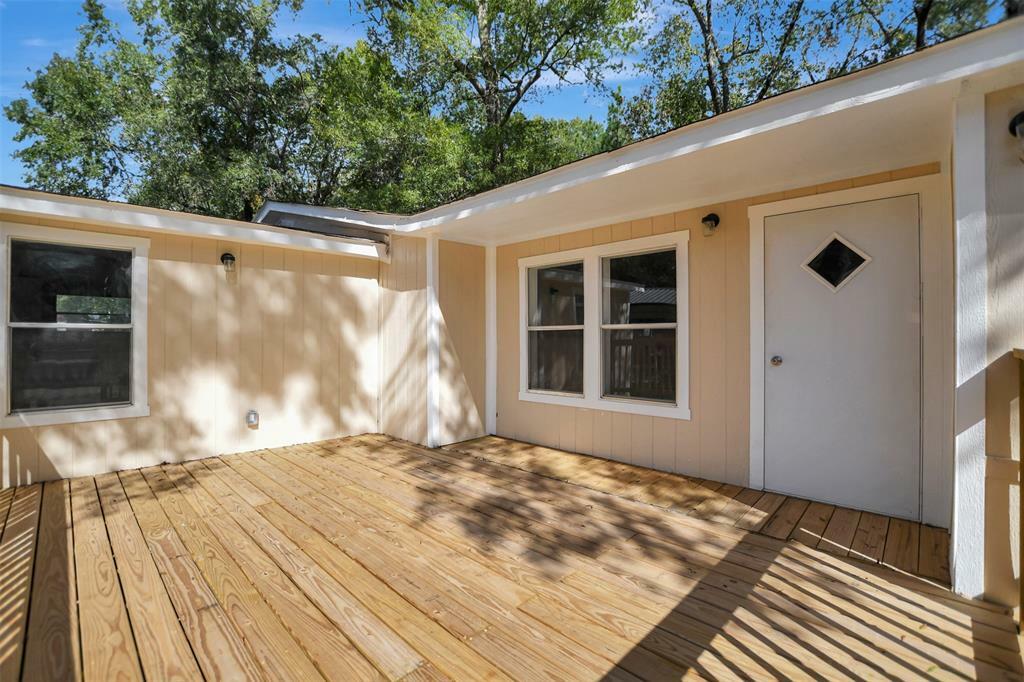 Property Photo: 425 Windwood Drive TX 77351