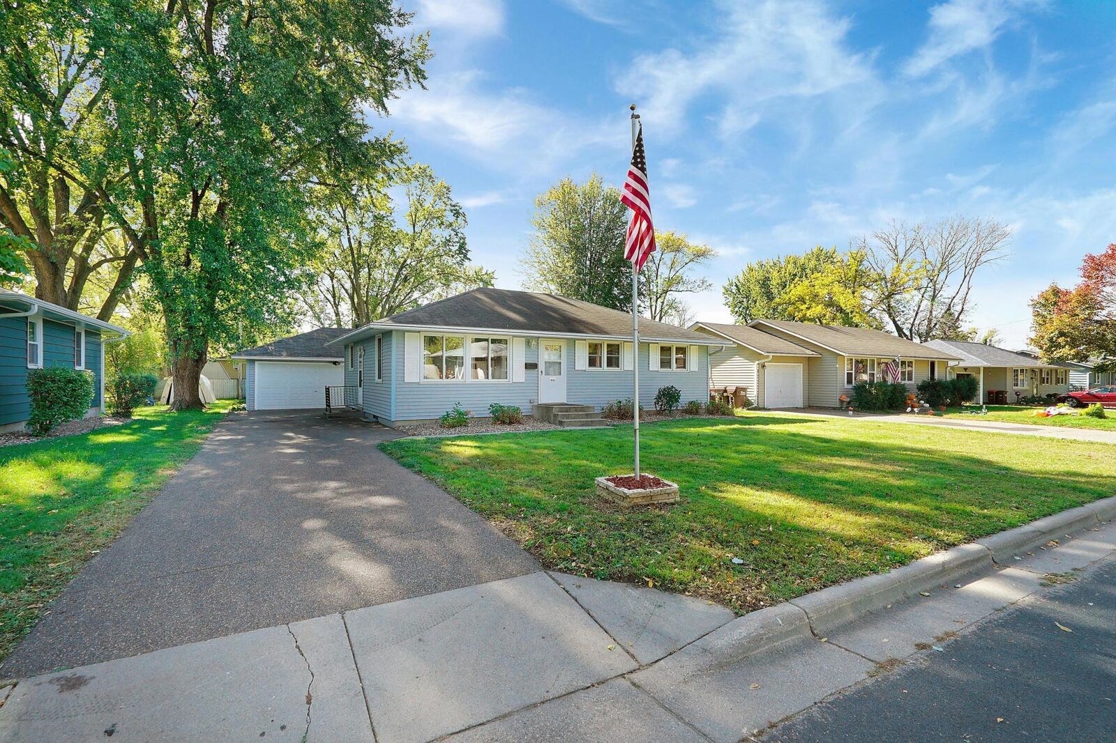 Property Photo:  915 6th Street W  MN 55033 