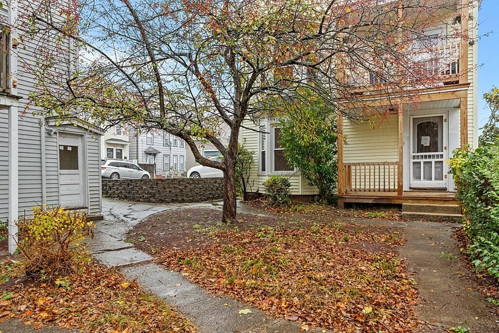 Property Photo:  21 Grove Street 1  MA 01832 