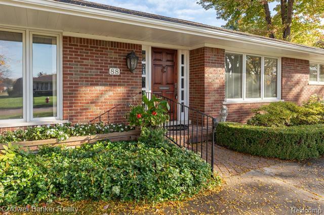 Property Photo: 88 Greenbriar Street MI 48236