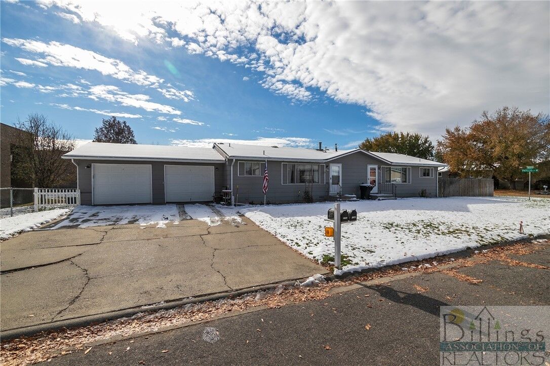 Property Photo: 2762 Phyllis Circle N MT 59102