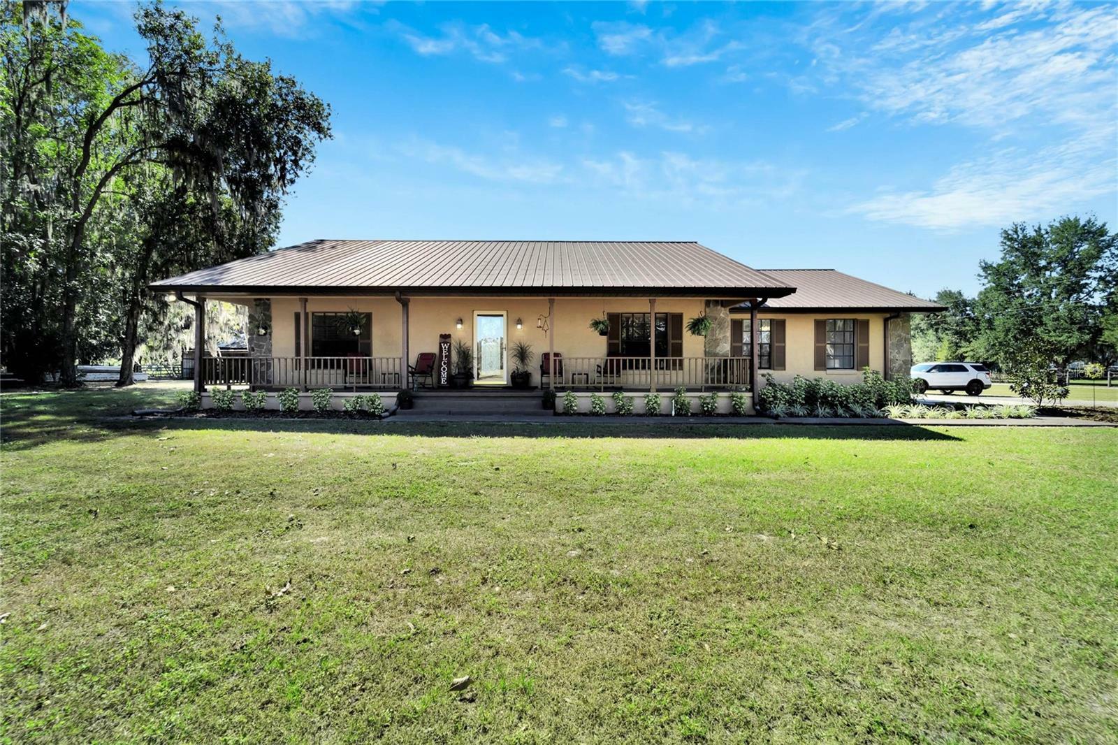 Property Photo: 5711 Shiver Trail FL 33565